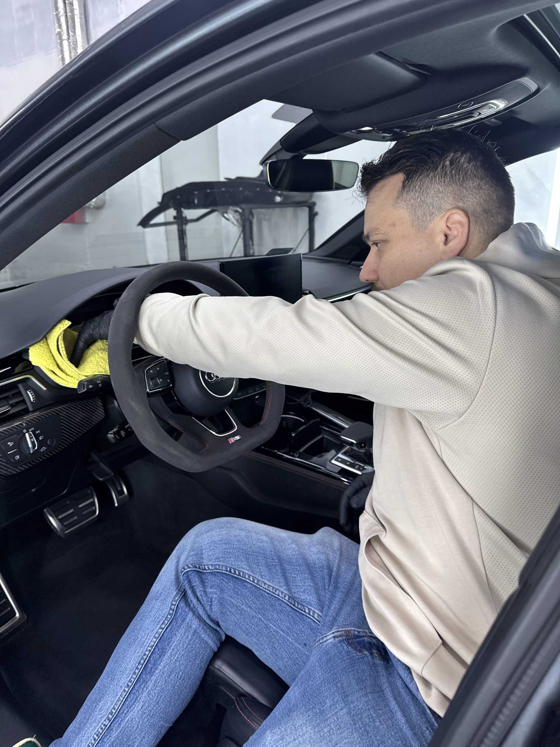 20241201_114200028_iOS